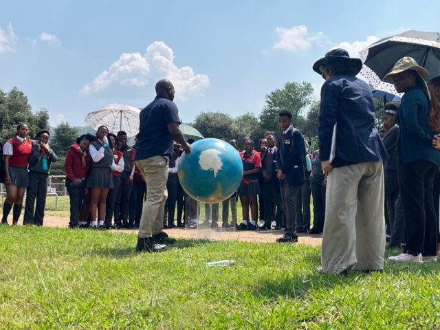 Learners from the Mandisa Shiceka School of Specialisation visit HartRAO