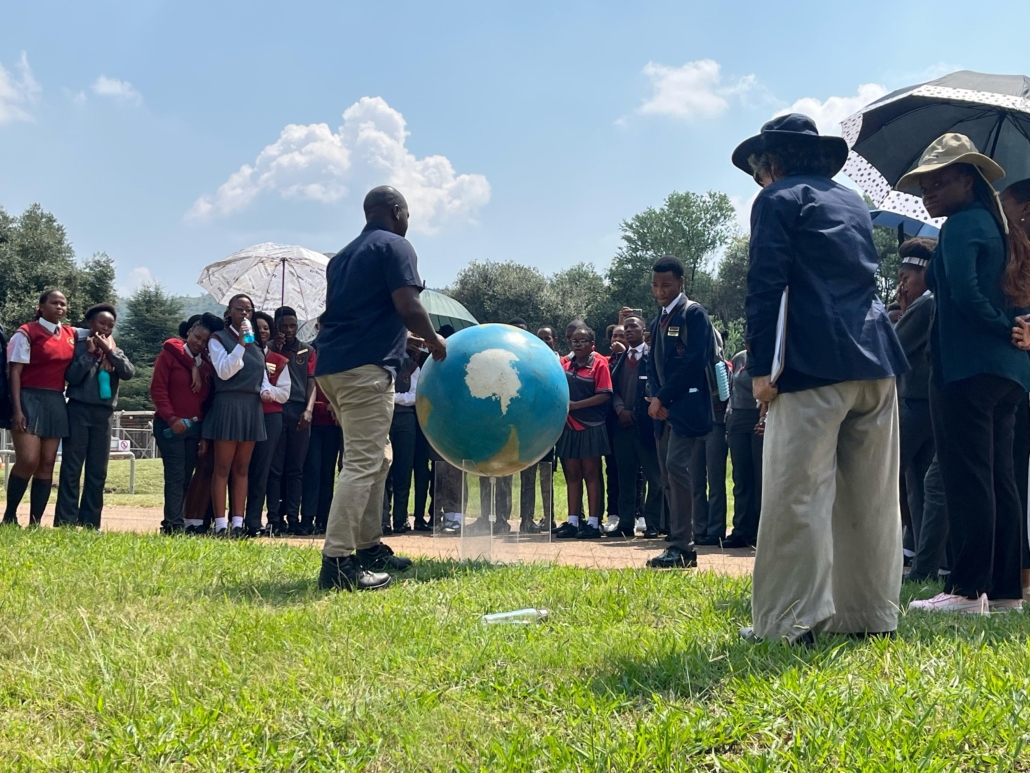 Learners from the Mandisa Shiceka School of Specialisation visit HartRAO